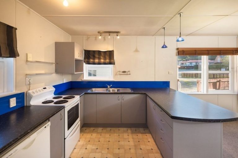 Photo of property in 48 Wairau Road, Picton, 7220