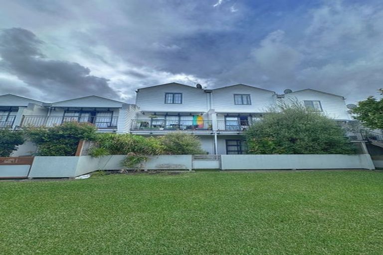 Photo of property in 29/5 Carolina Place, Albany, Auckland, 0632