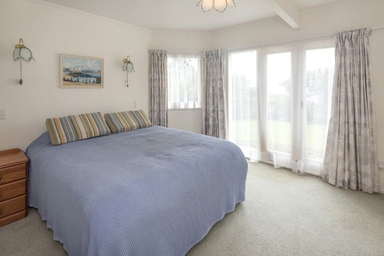 Photo of property in 4 Clematis Avenue, Murrays Bay, Auckland, 0630