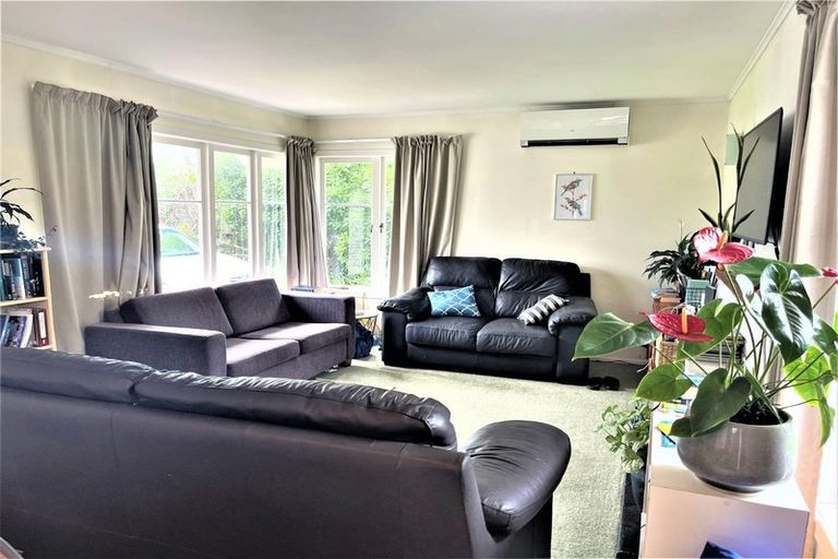 Photo of property in 27 Kervil Avenue, Te Atatu Peninsula, Auckland, 0610