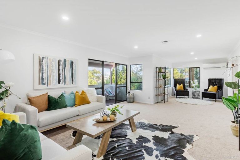 Photo of property in 2/9 Stoneleigh Court, Sunnynook, Auckland, 0632