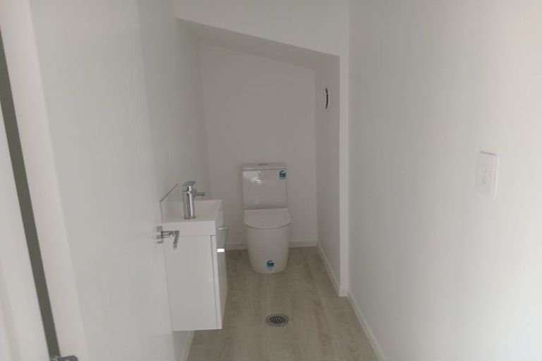 Photo of property in 216b Lake Road, Northcote, Auckland, 0627