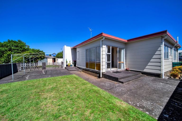 Photo of property in 4a Brierley Place, Marfell, New Plymouth, 4310