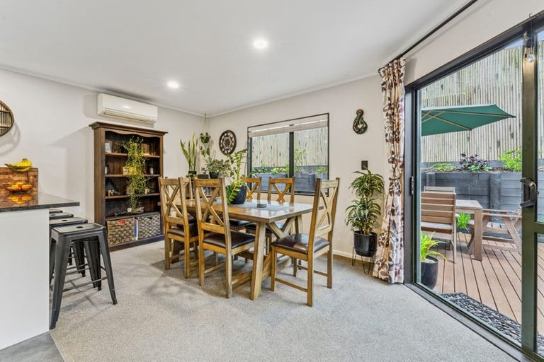 Photo of property in 2/22 Merton Avenue, Glenfield, Auckland, 0627