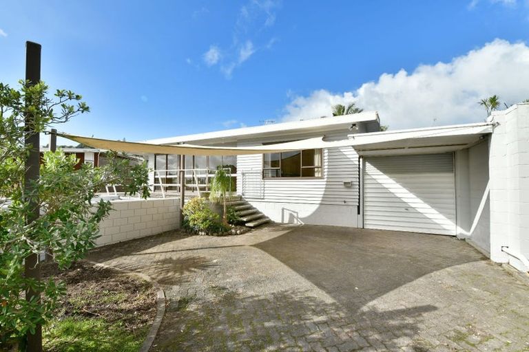Photo of property in 63 Tindalls Bay Road, Tindalls Beach, Whangaparaoa, 0930