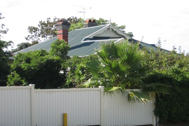 Photo of property in 34 Stanley Point Road, Stanley Point, Auckland, 0624
