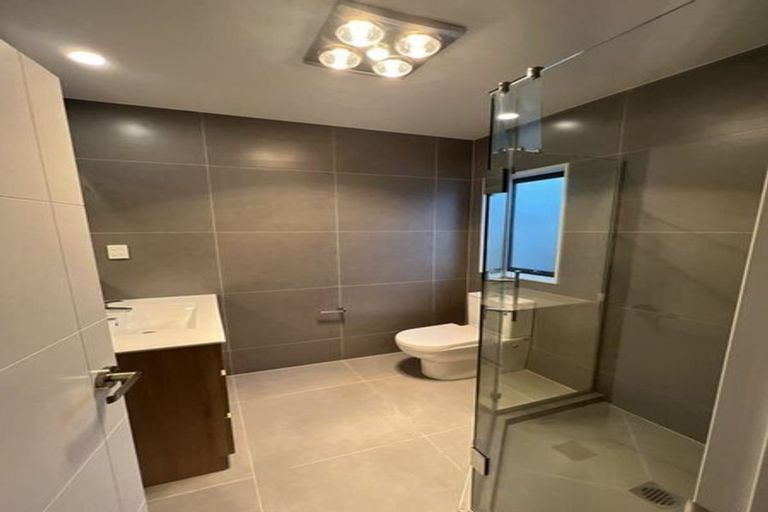 Photo of property in 14e River Road, Te Atatu Peninsula, Auckland, 0610