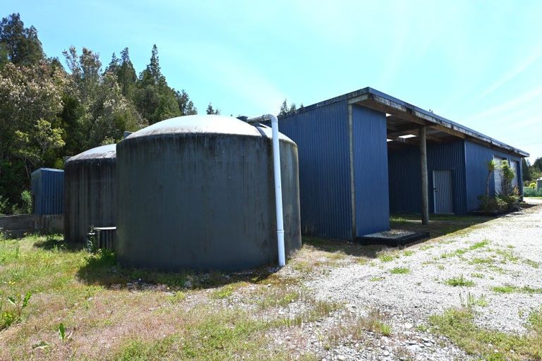 Photo of property in 28 Craig Road, Ruatapu, Hokitika, 7883