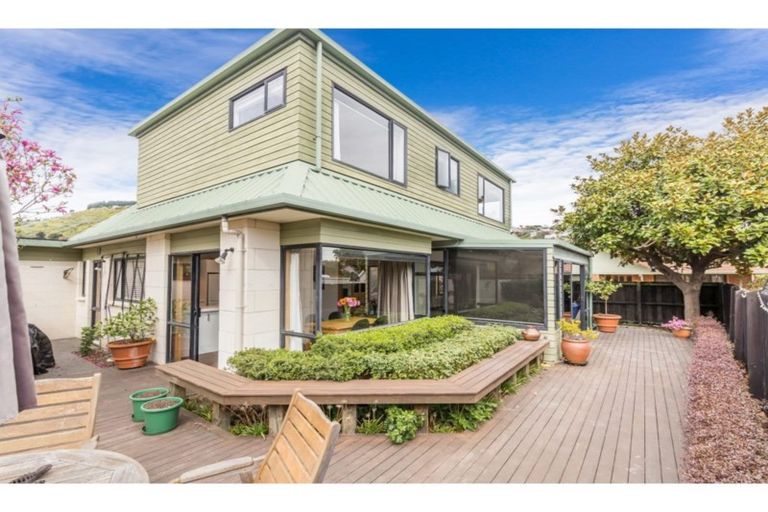 Photo of property in 2/8 Herbs Place, Cashmere, Christchurch, 8022