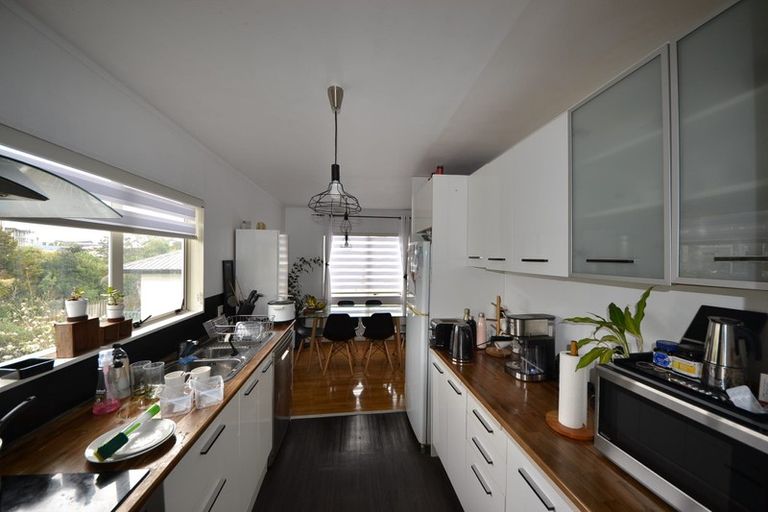 Photo of property in 10 Rook Place, Unsworth Heights, Auckland, 0632