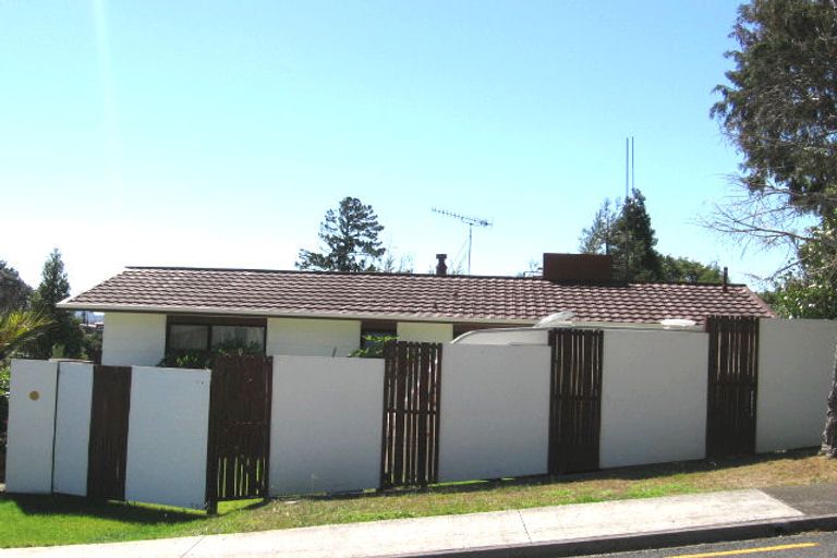 Photo of property in 5 Telstar Place, Beach Haven, Auckland, 0626