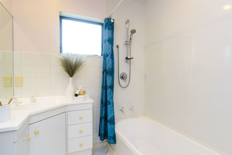 Photo of property in 127 Summerhill Drive, Fitzherbert, Palmerston North, 4410