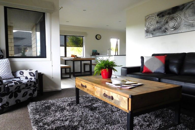 Photo of property in 8 Isobel Hodgson Drive, Cambridge, 3434