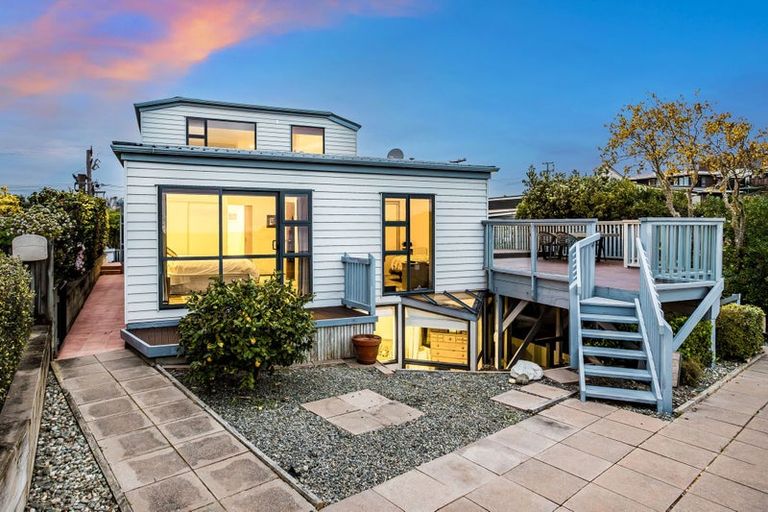 Photo of property in 45 Mana View Road, Paremata, Porirua, 5026