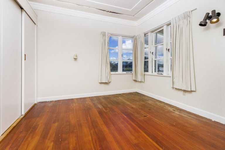 Photo of property in 39 Ocean View Road, Milford, Auckland, 0620