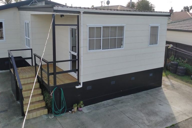 Photo of property in 66 Golf Road, New Lynn, Auckland, 0600