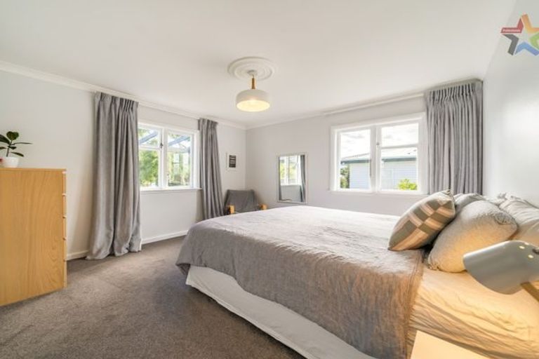 Photo of property in 206a Miromiro Road, Normandale, Lower Hutt, 5010