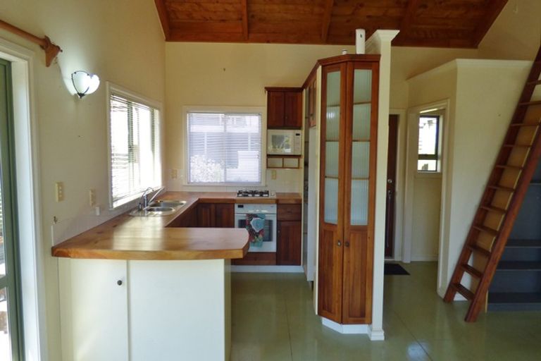 Photo of property in 1282 Whangaparaoa Road, Army Bay, Whangaparaoa, 0930