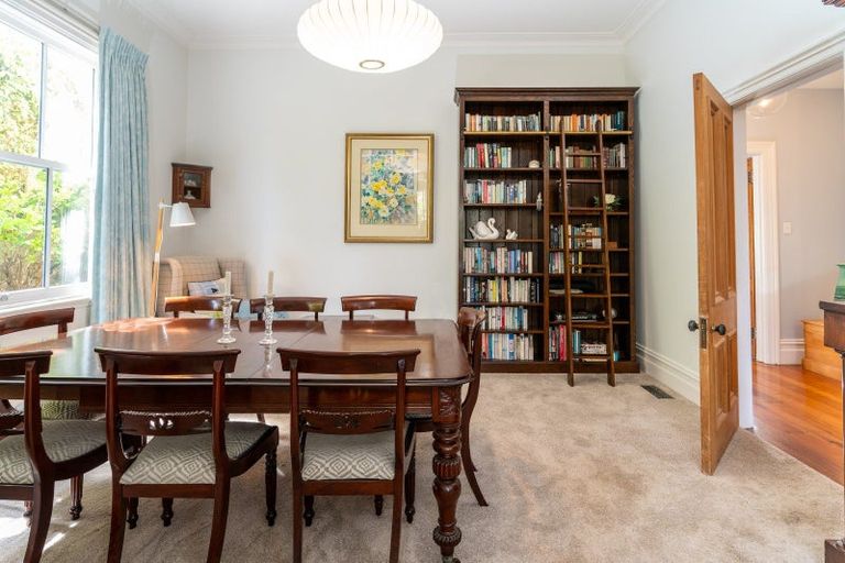 Photo of property in 33 Grove Road, Kelburn, Wellington, 6012