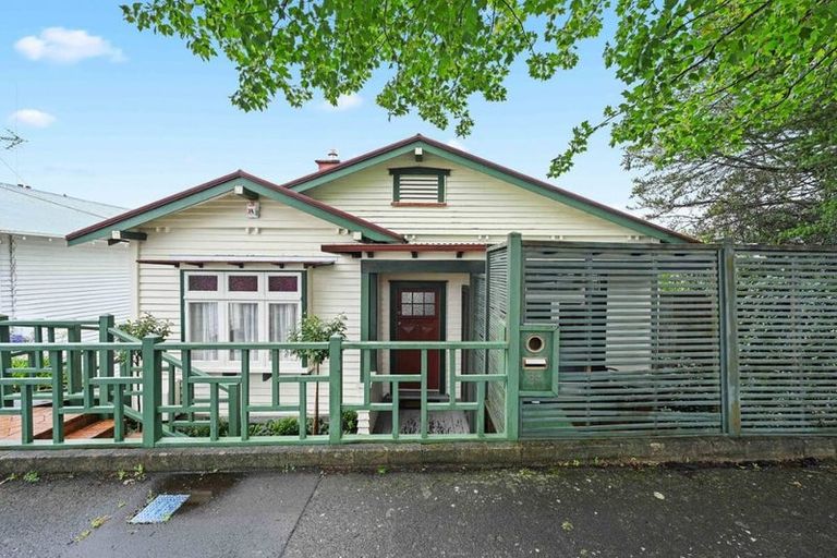 Photo of property in 35 Thackeray Street, Hamilton Lake, Hamilton, 3204