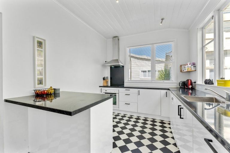 Photo of property in 15 Kelvin Street, Aramoho, Whanganui, 4500