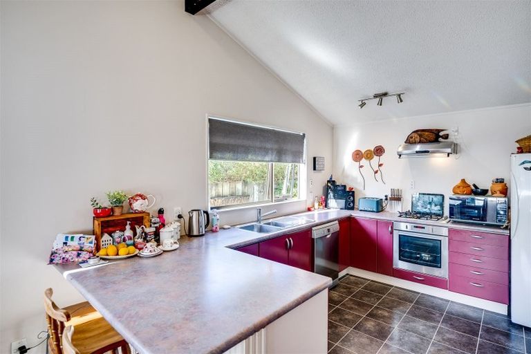 Photo of property in 2 Yeo Place, Taradale, Napier, 4112