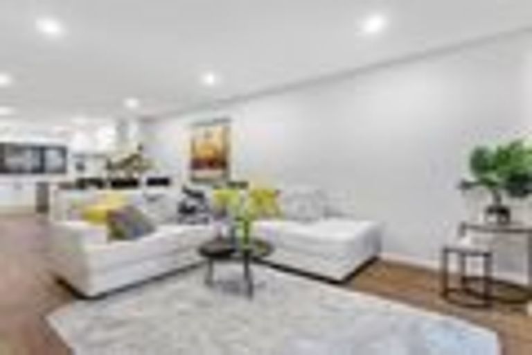 Photo of property in 17 Millcroft Lane, Ranui, Auckland, 0612