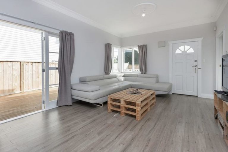 Photo of property in 1/23 Brandon Road, Glen Eden, Auckland, 0602