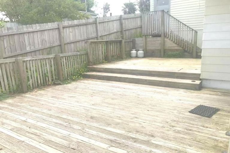 Photo of property in 1/12 Karamu Street, Te Atatu Peninsula, Auckland, 0610