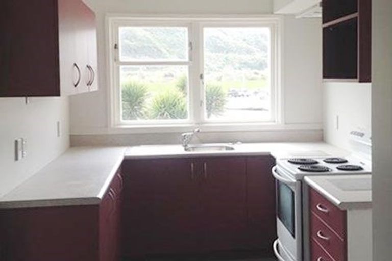 Photo of property in 95 Farmer Crescent, Taita, Lower Hutt, 5011