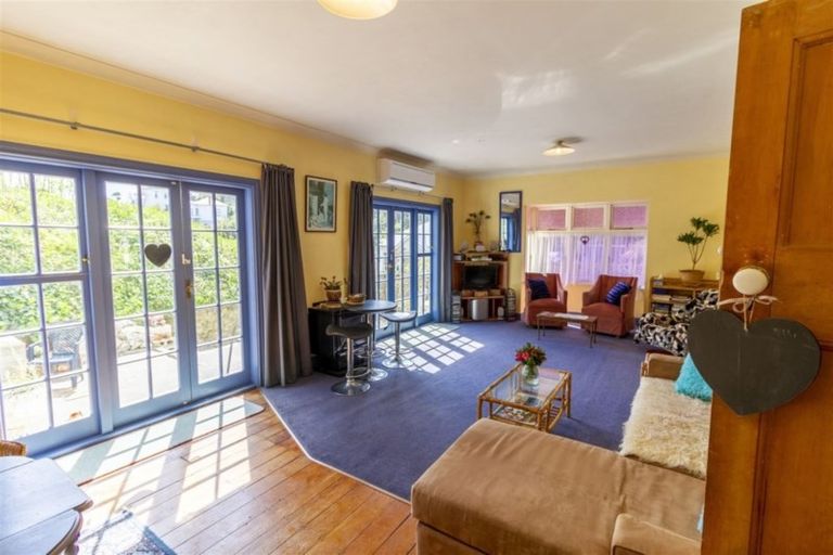 Photo of property in 124 Shakespeare Road, Bluff Hill, Napier, 4110