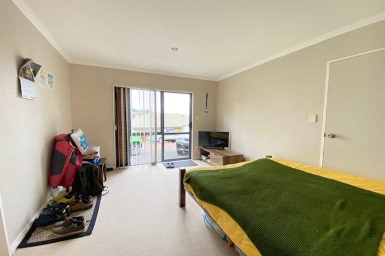 Photo of property in 43 Calypso Way, Unsworth Heights, Auckland, 0632