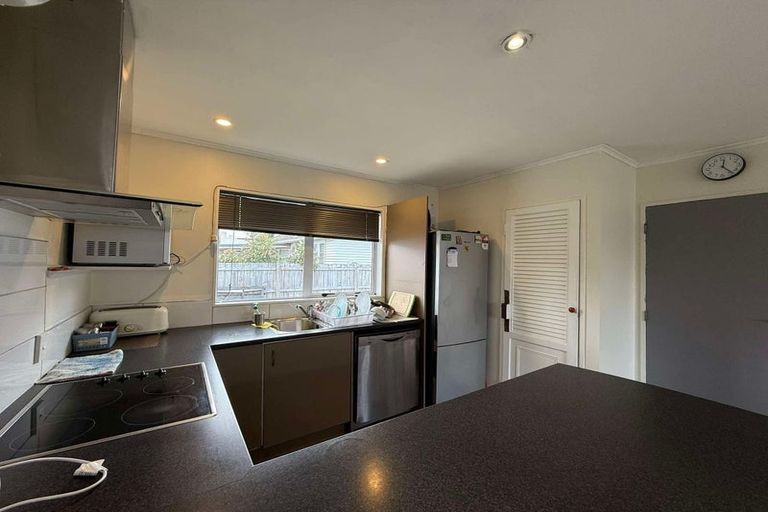Photo of property in 2/8 Wilford Street, Wallaceville, Upper Hutt, 5018