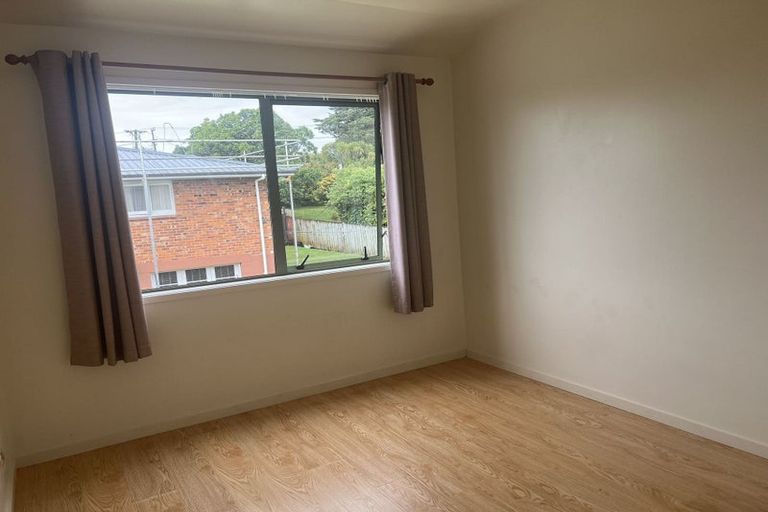 Photo of property in 2/5 Kilham Avenue, Northcote, Auckland, 0627