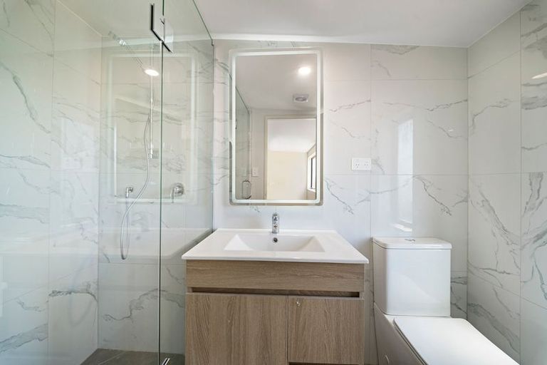Photo of property in 9/2 Nikau Street, New Lynn, Auckland, 0600