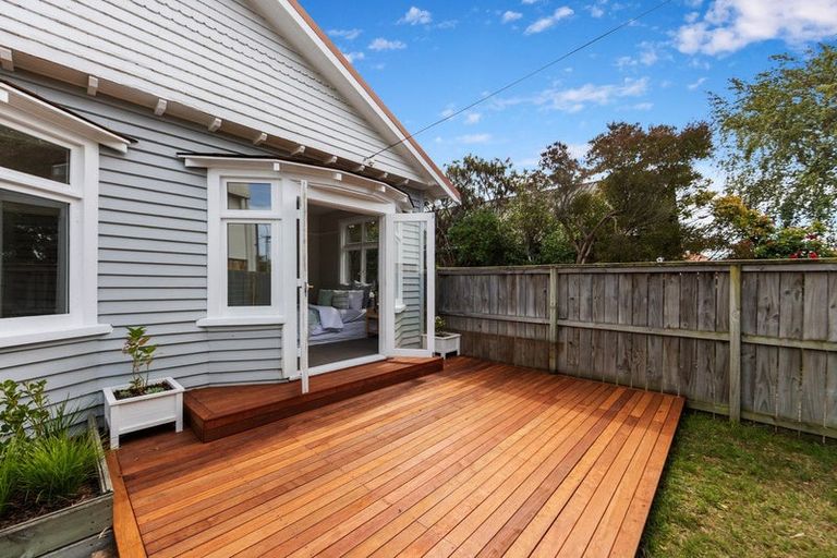 Photo of property in 1/166 Main Road, Redcliffs, Christchurch, 8081