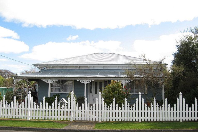 Photo of property in 6 William Street, Marton, 4710