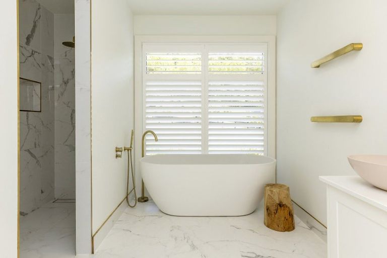 Photo of property in 13 Lochinvar Lane, Acacia Bay, Taupo, 3385