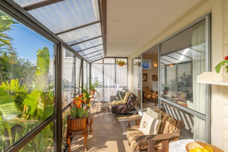 Photo of property in 6 Kaitawa Crescent, Paraparaumu, 5032