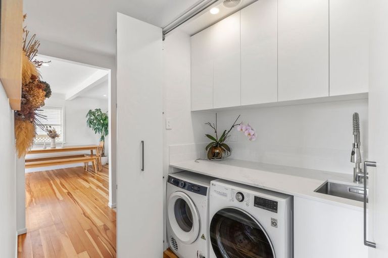 Photo of property in 15 Roberts Road, Glenfield, Auckland, 0629