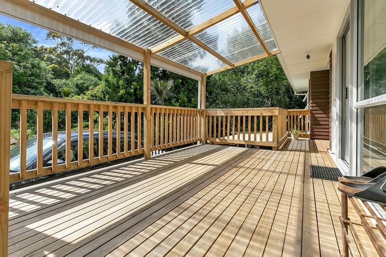 Photo of property in 146 Glenfield Road, Birkenhead, Auckland, 0626