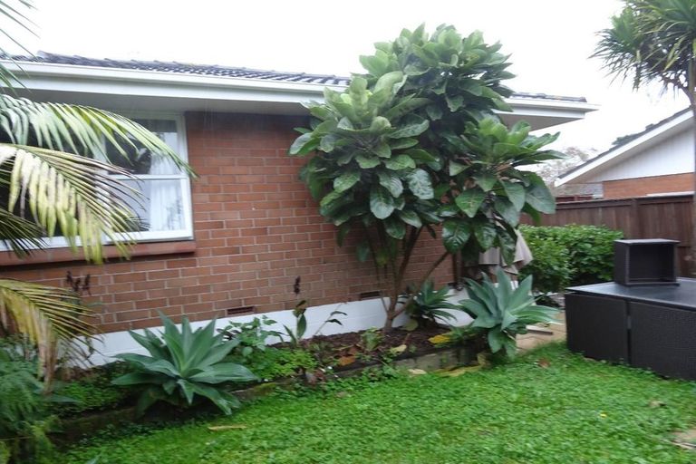 Photo of property in 2/7a Corrella Road, Belmont, Auckland, 0622