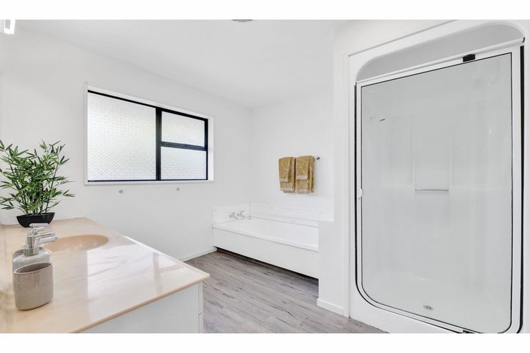 Photo of property in 22 Giles Place, Shirley, Christchurch, 8061