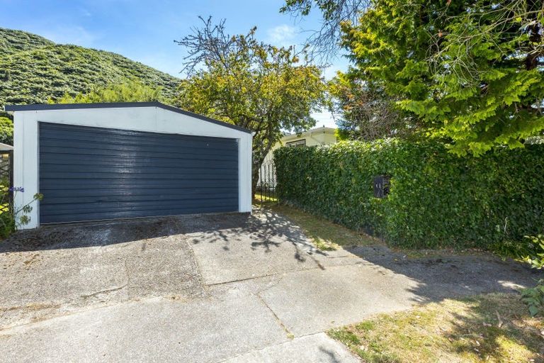 Photo of property in 23 Indiana Grove, Totara Park, Upper Hutt, 5018