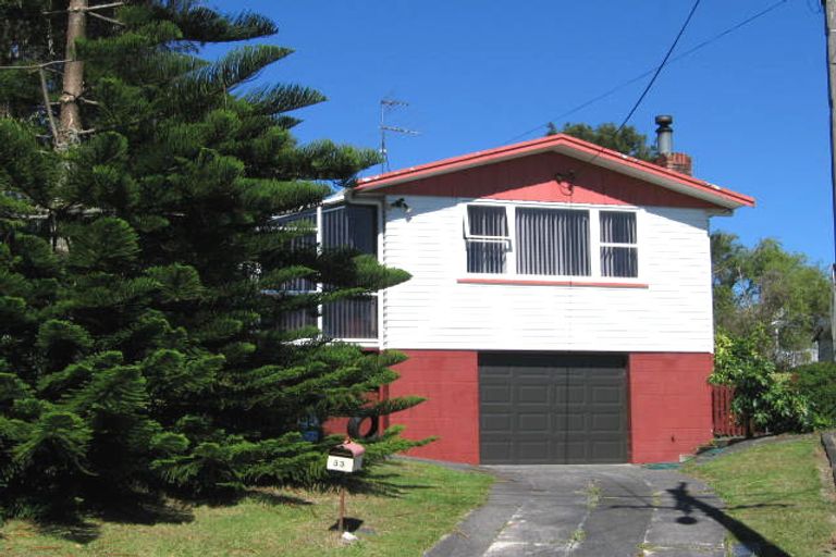 Photo of property in 33 Divich Avenue, Te Atatu South, Auckland, 0610