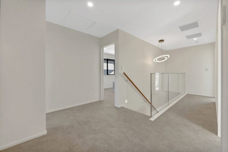 Photo of property in 7 Woven Place, Karaka, Papakura, 2113