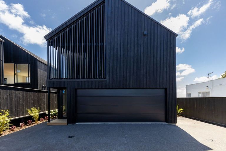 Photo of property in 10a Whiteley Street, Moturoa, New Plymouth, 4310