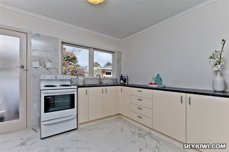 Photo of property in 2/13a Evelyn Place, Hillcrest, Auckland, 0627