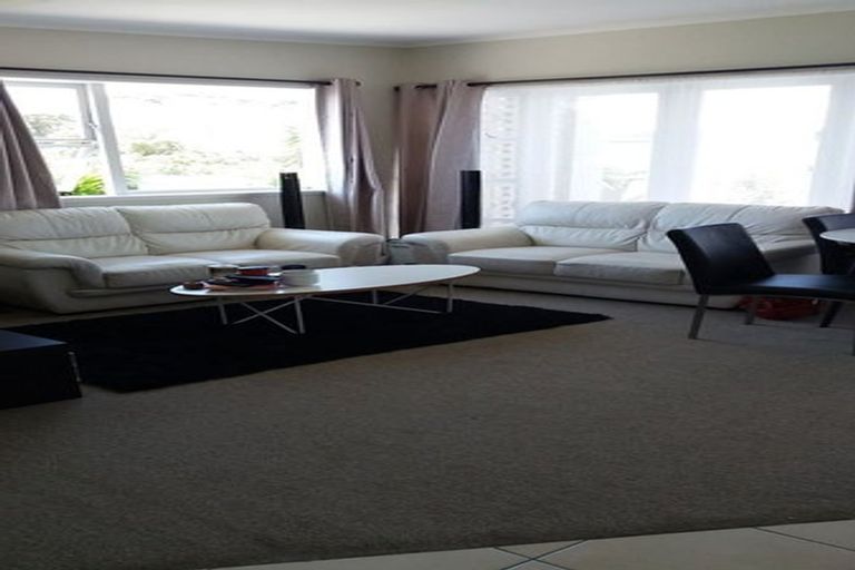 Photo of property in 1/27 Neptune Avenue, Beach Haven, Auckland, 0626