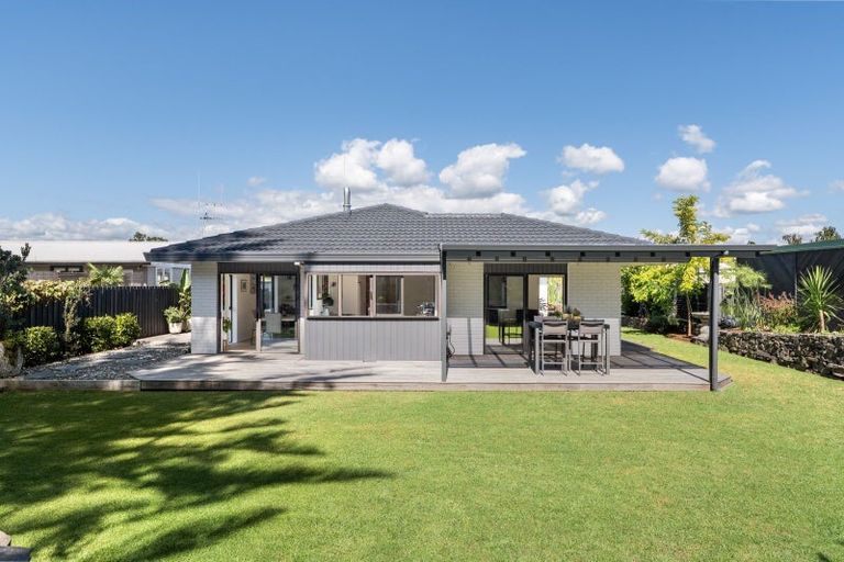 Photo of property in 111 Dickson Road, Papamoa Beach, Papamoa, 3118